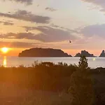 Beachfront In Estartit With Garden Appartement