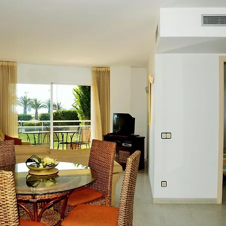 Beachfront In Estartit With Garden Lejlighed