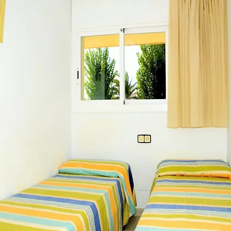 Beachfront In Estartit With Garden Lejlighed *