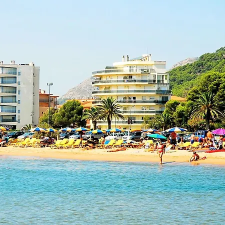 Beachfront In Estartit With Garden Daire